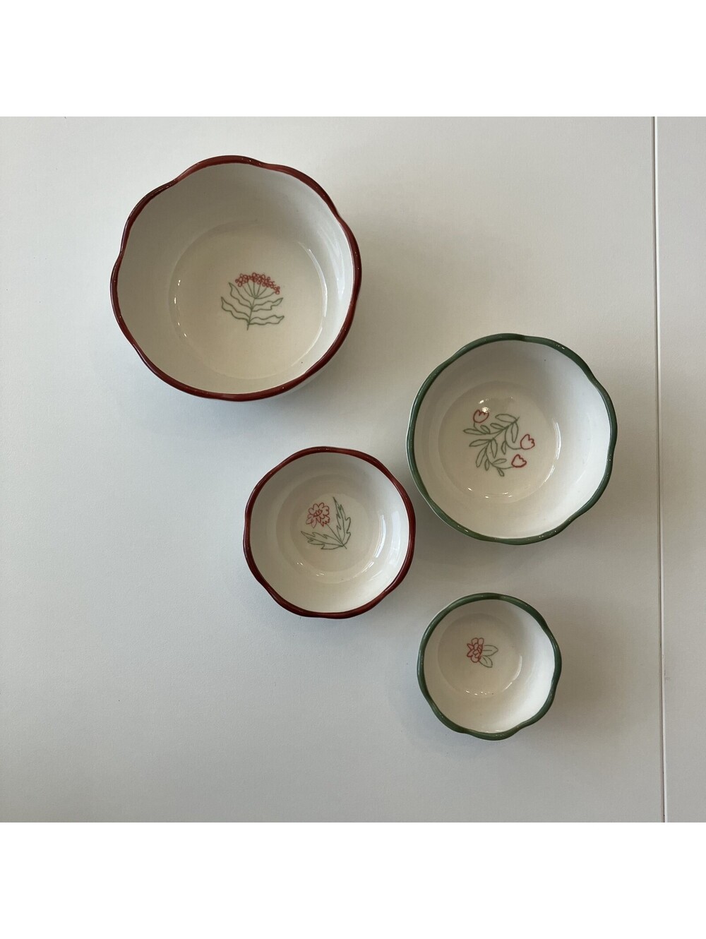 Camellia Mini Nesting Bowls Stoneware Scallop Edge Floral Christmas Set of 4